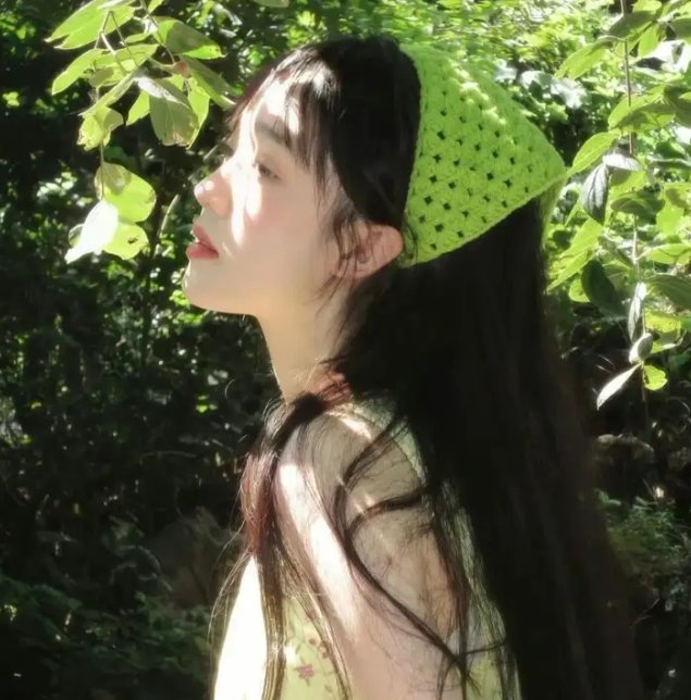 出墙红杏两家春